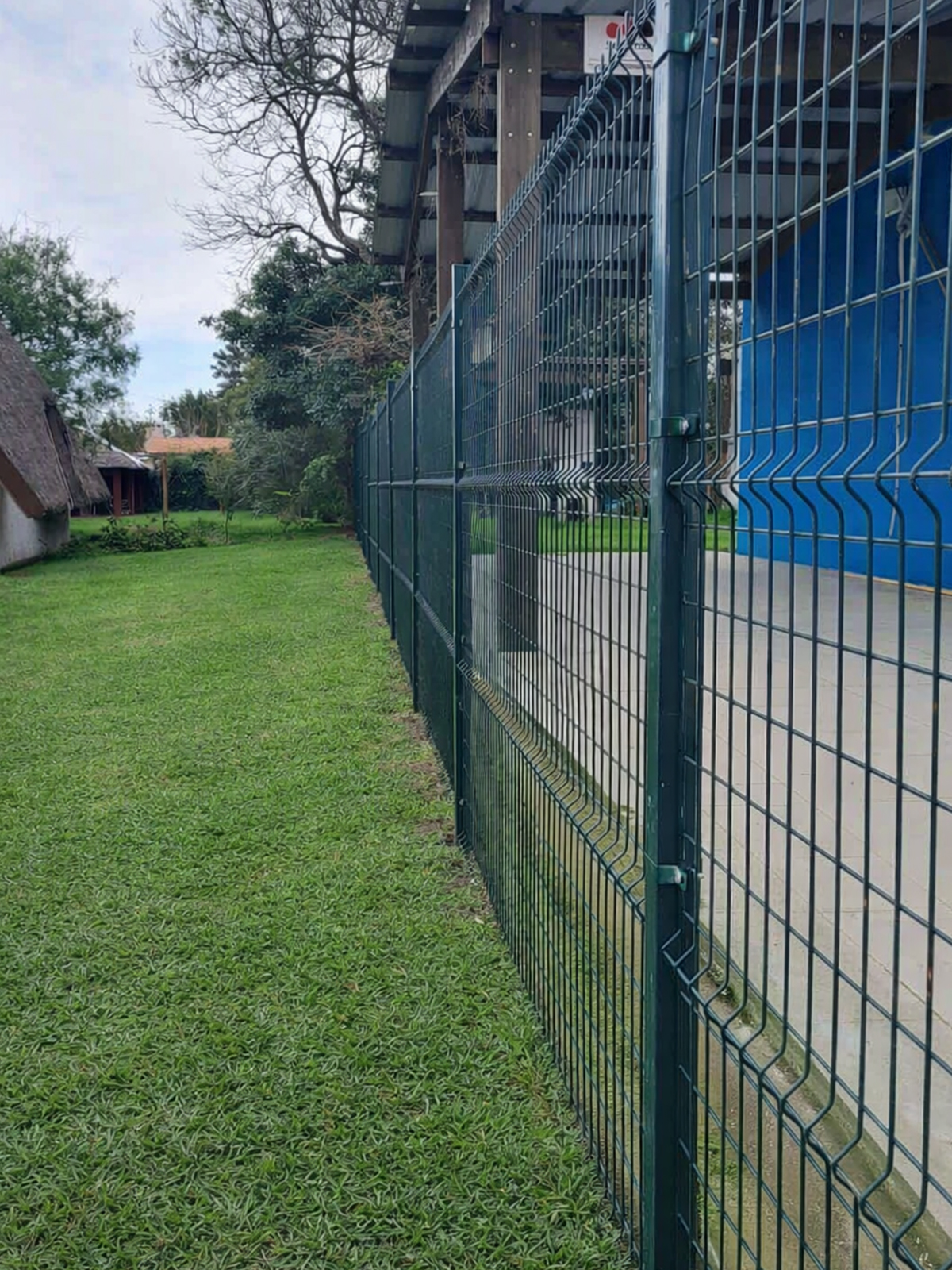 Predio Residencial Atl&aacute;ntida - port&oacute;n vehicular